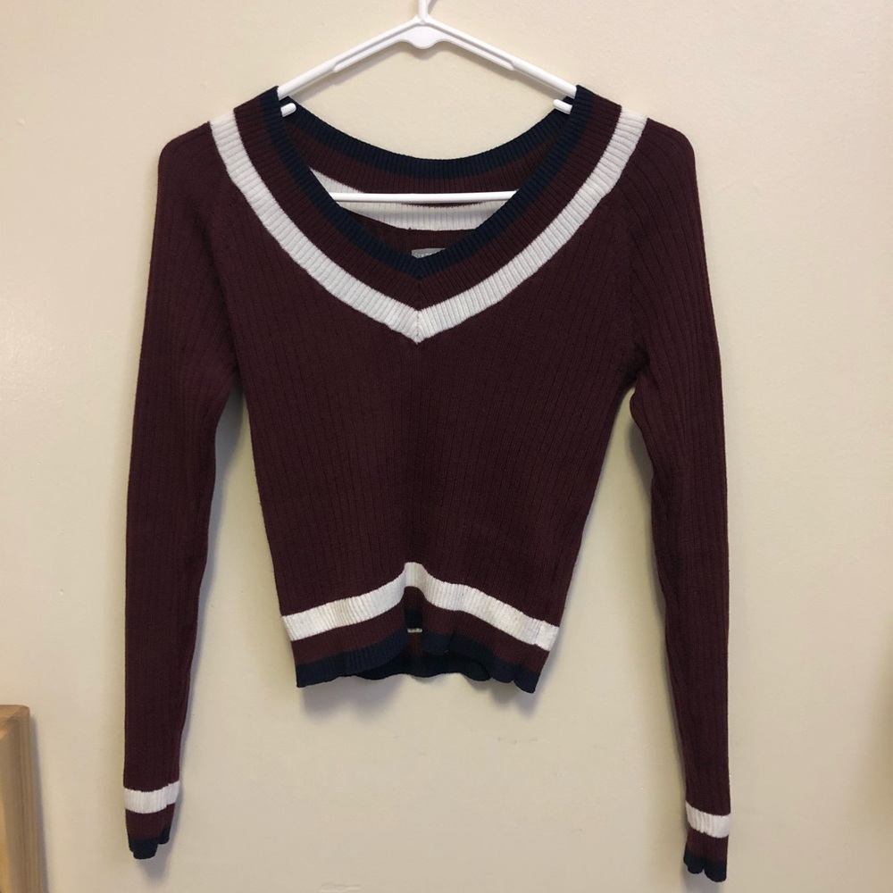 Maroon V-neck Sweater Size S